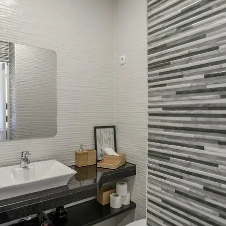 Charming Apartment- Authentic Experience In Graca * Lisboa